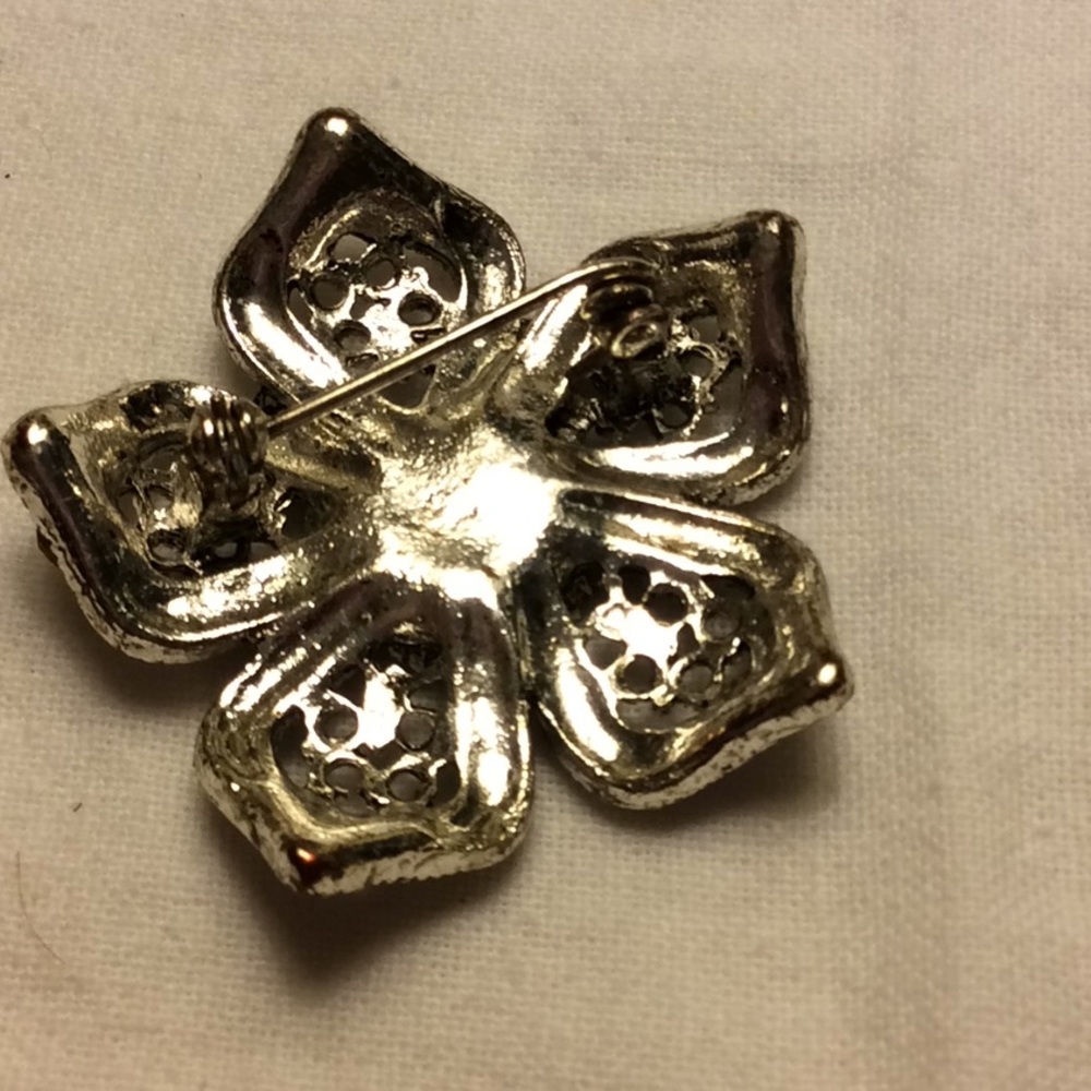 Flower Brooch - Picture 2 of 5